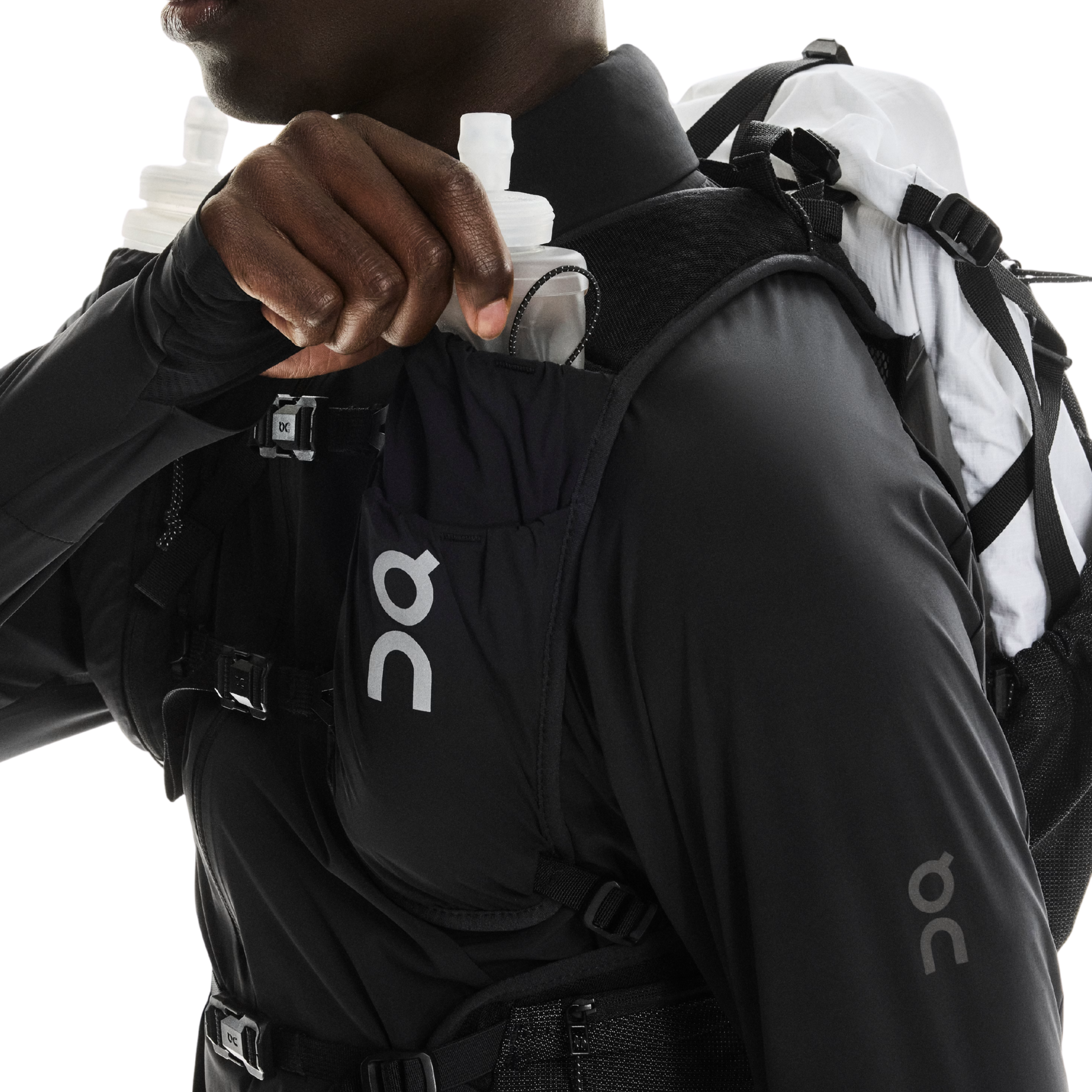 On Trail Pack 20L - White Black