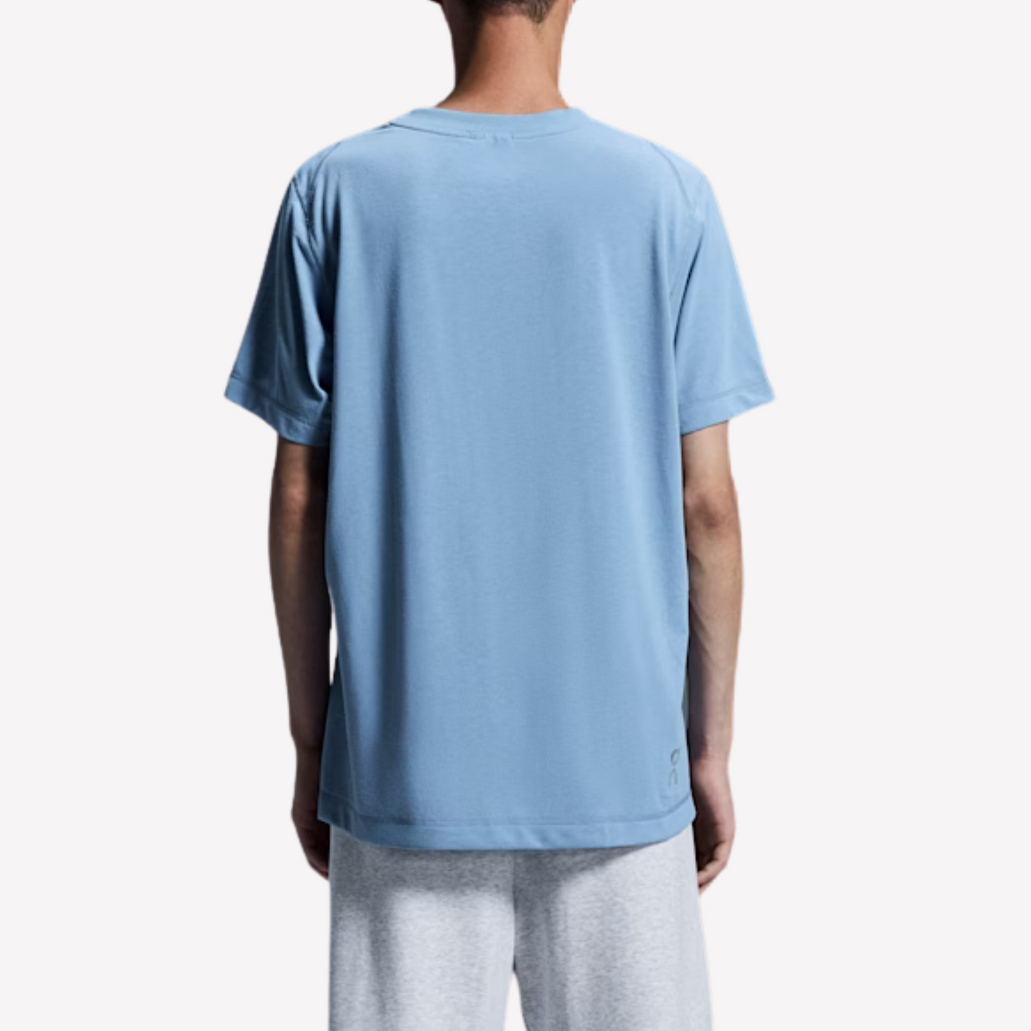 ON Men Train-T - Chambray