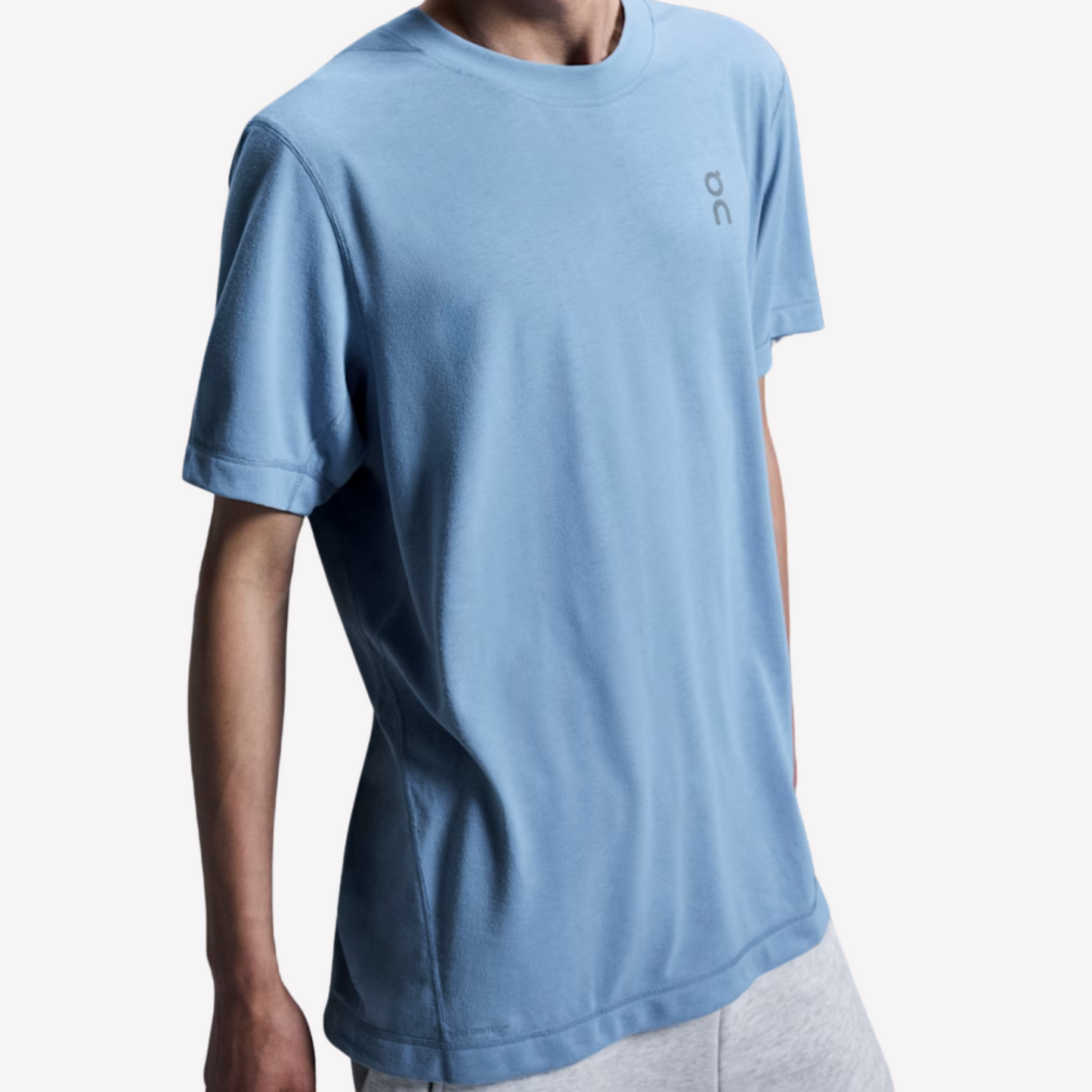 ON Men Train-T - Chambray