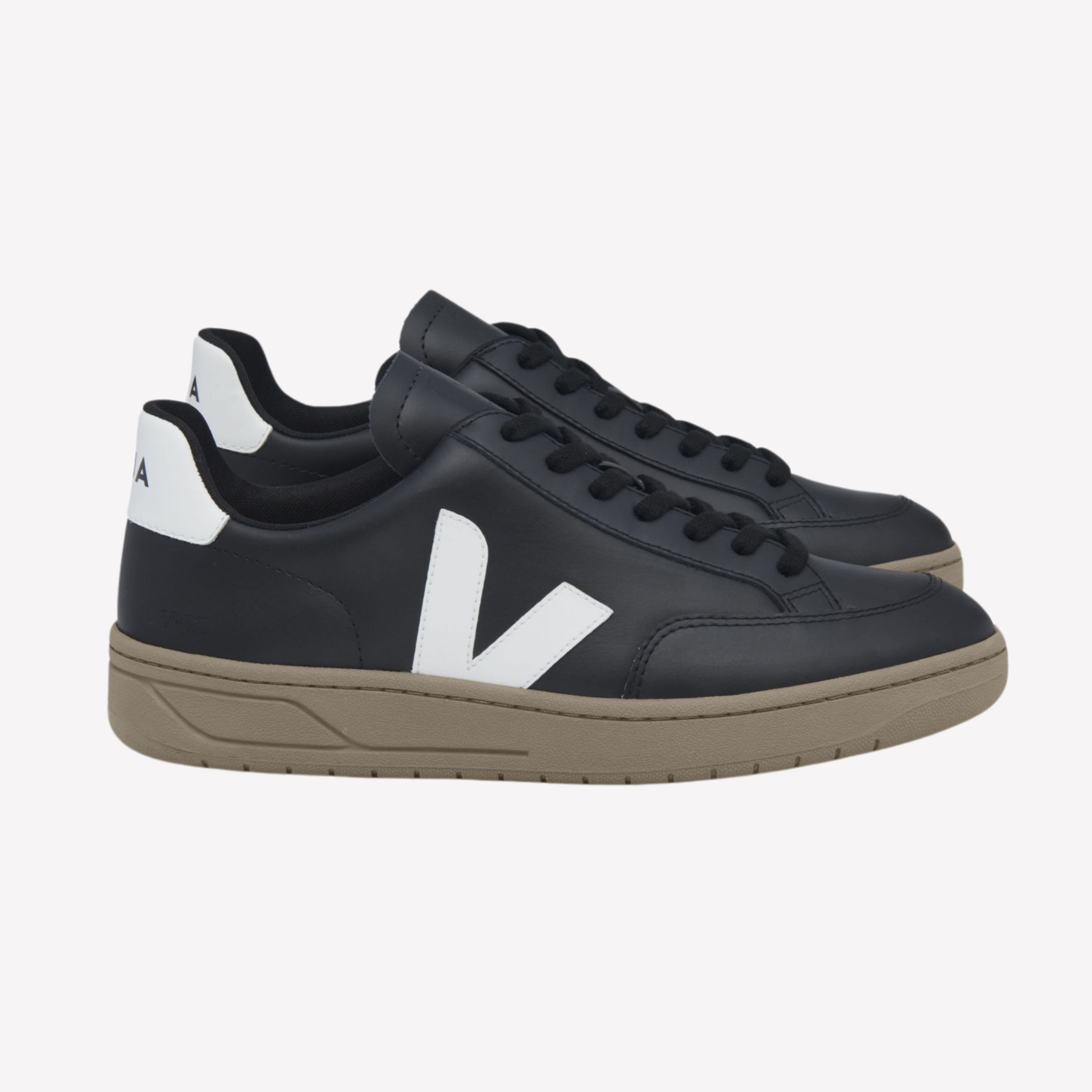 Veja Men V-12 - Black White Dune