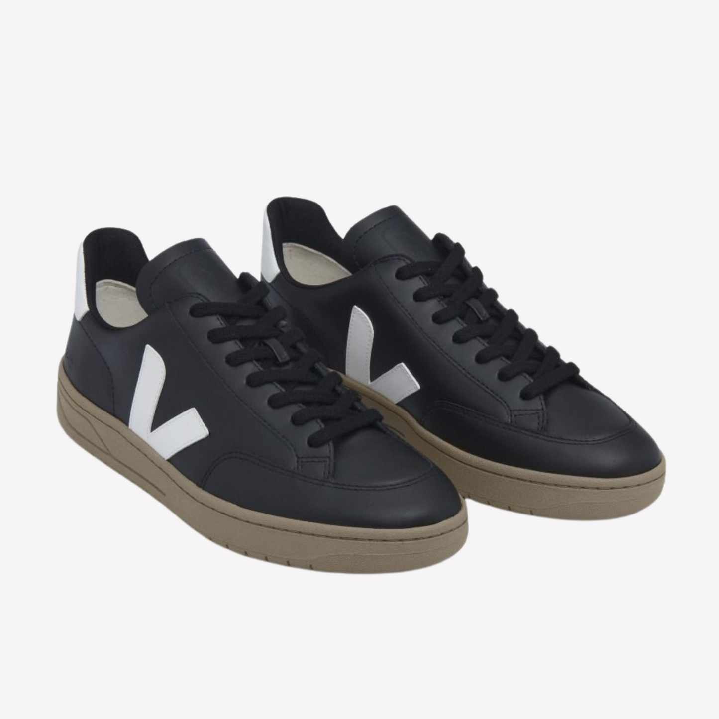 Veja Men V-12 - Black White Dune