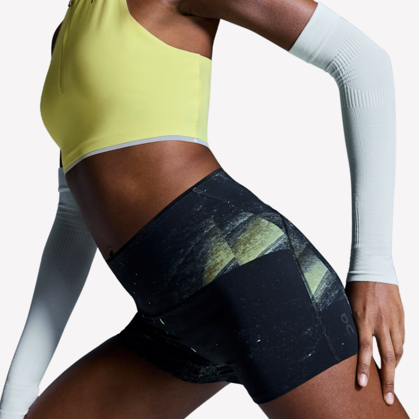 ON Women Race Tights Short - Black Limelight