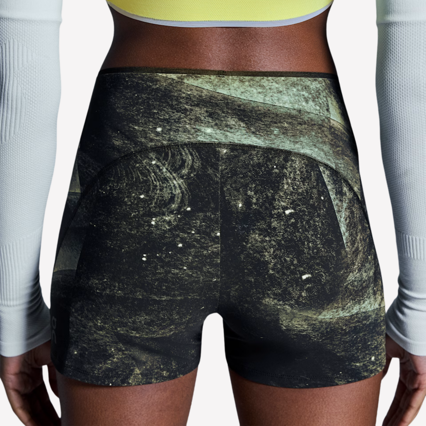 ON Women Race Tights Short - Black Limelight
