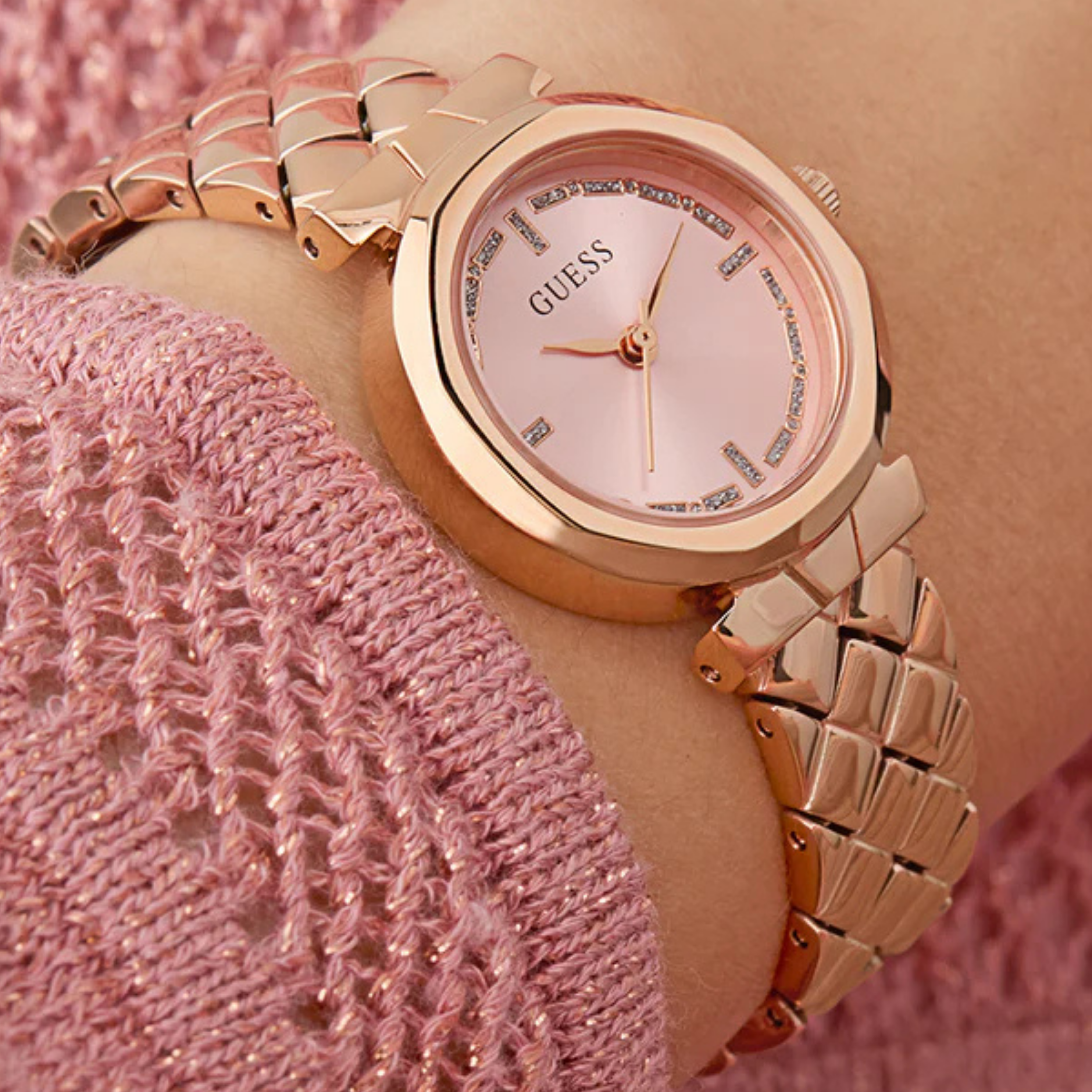 Guess Women Rose Gold Tone Analog Watch GW0839L3 - Rose Gold